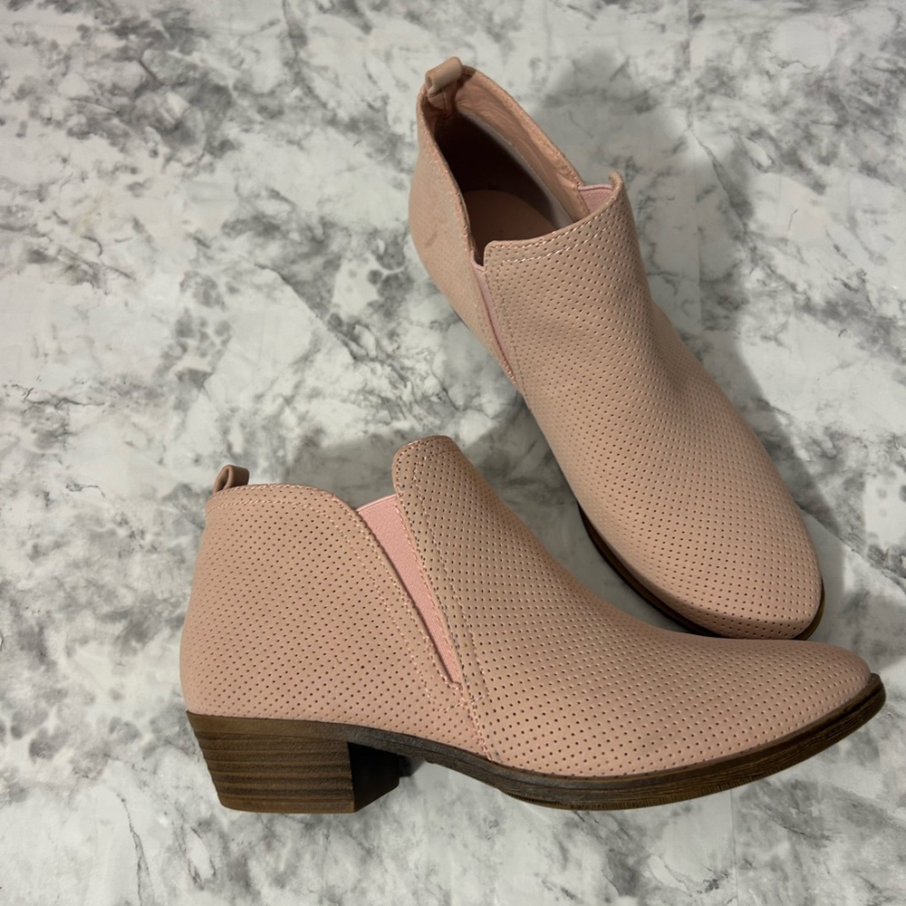 Rampage Tesla Pink Ankle Booties Stylish and Chic Sz 7.5